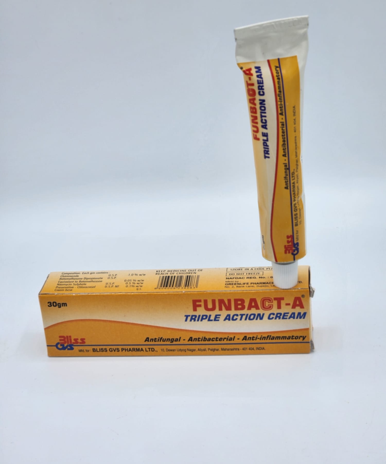 Funbact-A Tiple Action Cream - Crème Triple Action / Antifongique, Antibactérienne, Anti-inflammatoire - 30g. - Image 2